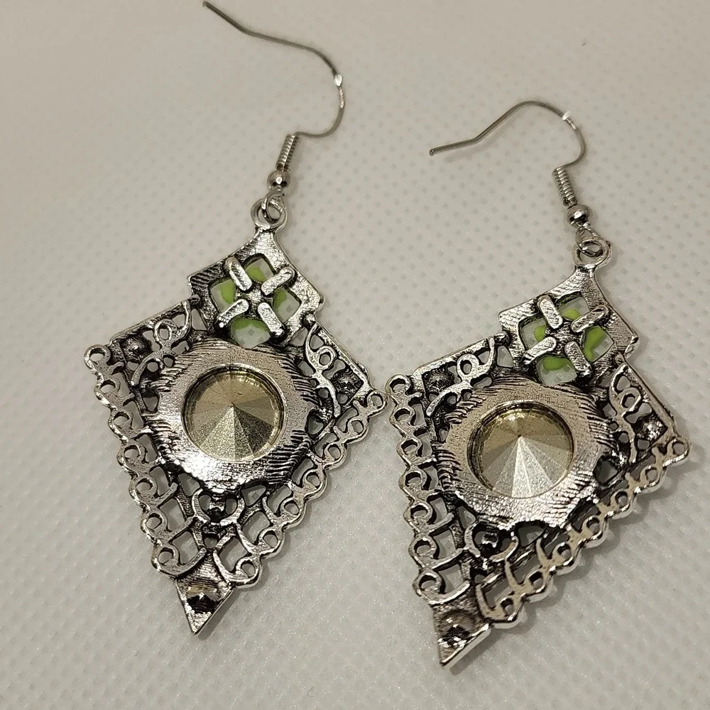 Elegant Silver and‎ Green Earrings